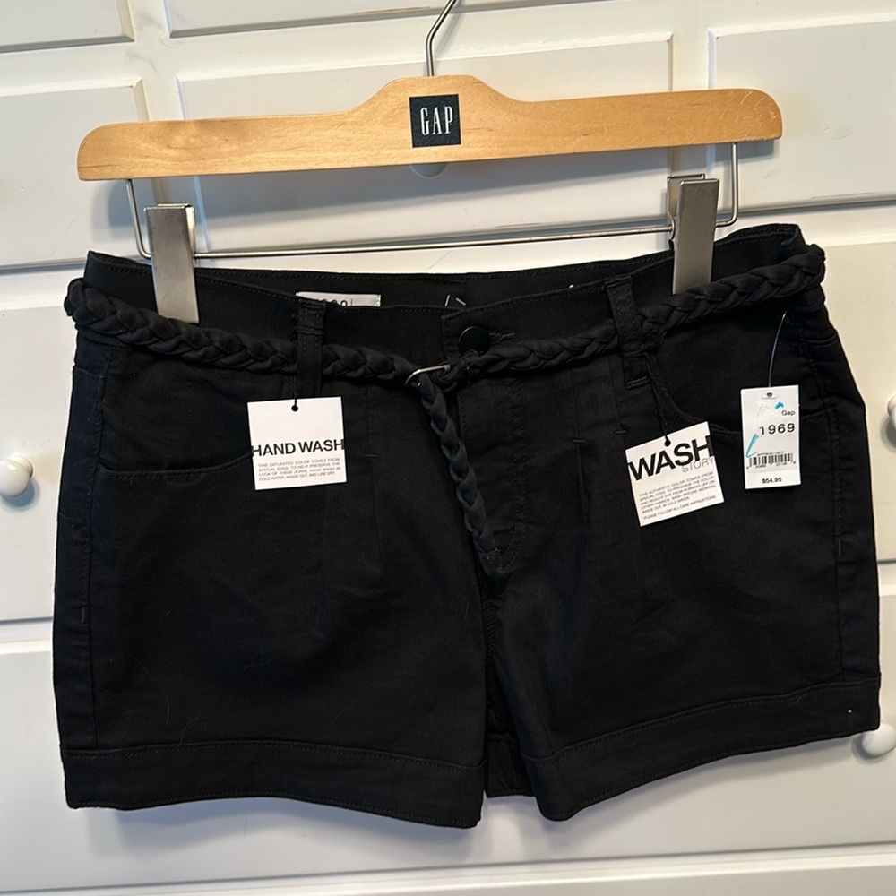 New with tags Gap black Jean shorts with braided belt- size 30/10